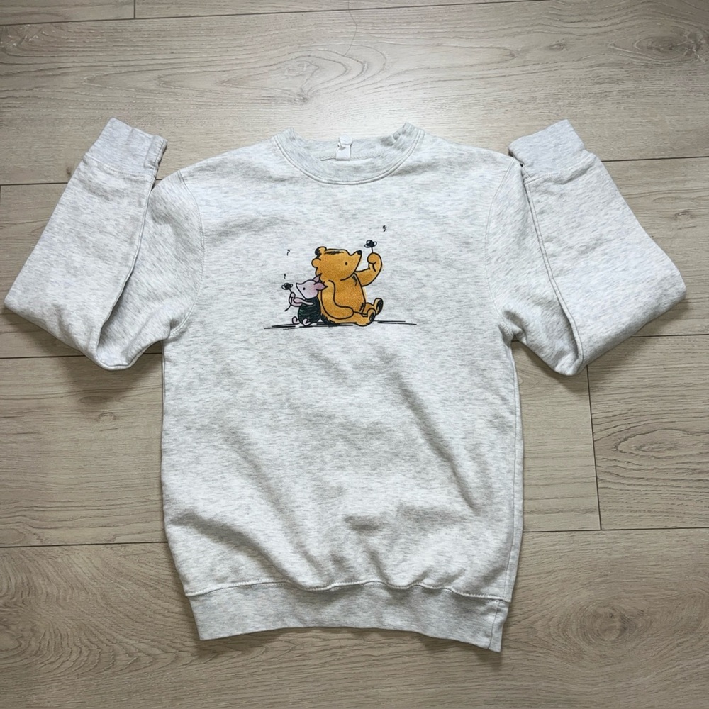 Winnie The Pooh Sweatshirt Size Small Gray Long Sleeve Crew Neck